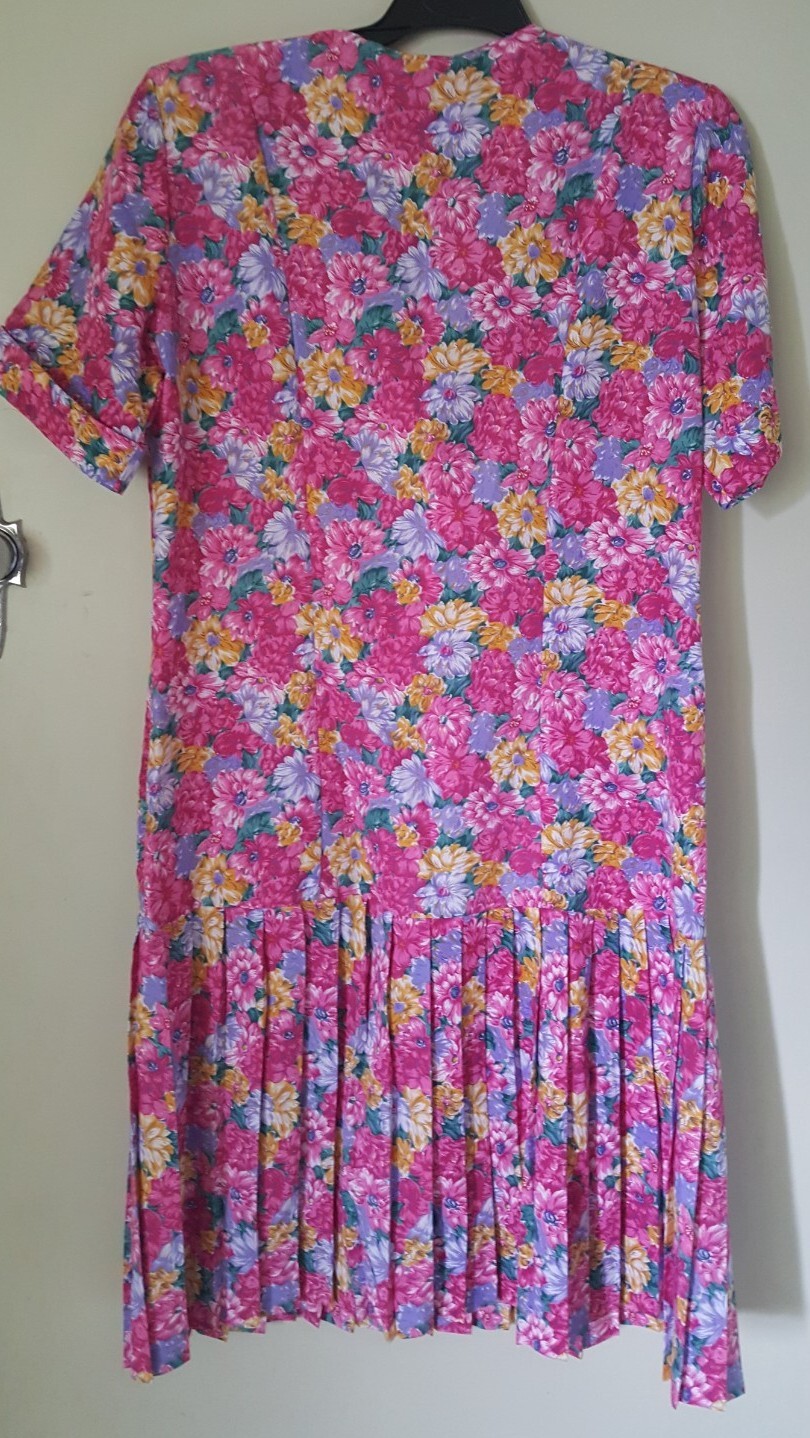 Vintage Dress Hana Sung Pink Floral Pleated Size 16 Bust 95, Waist 75, Hips 100.