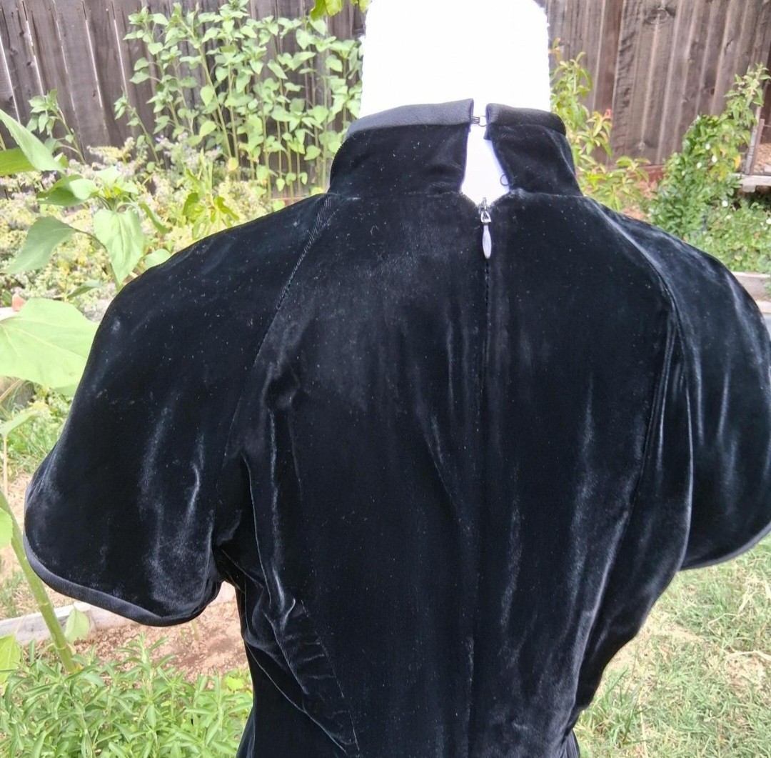 Vintage Virgo II Black Velvet Cheongsam Dress. Size 6.