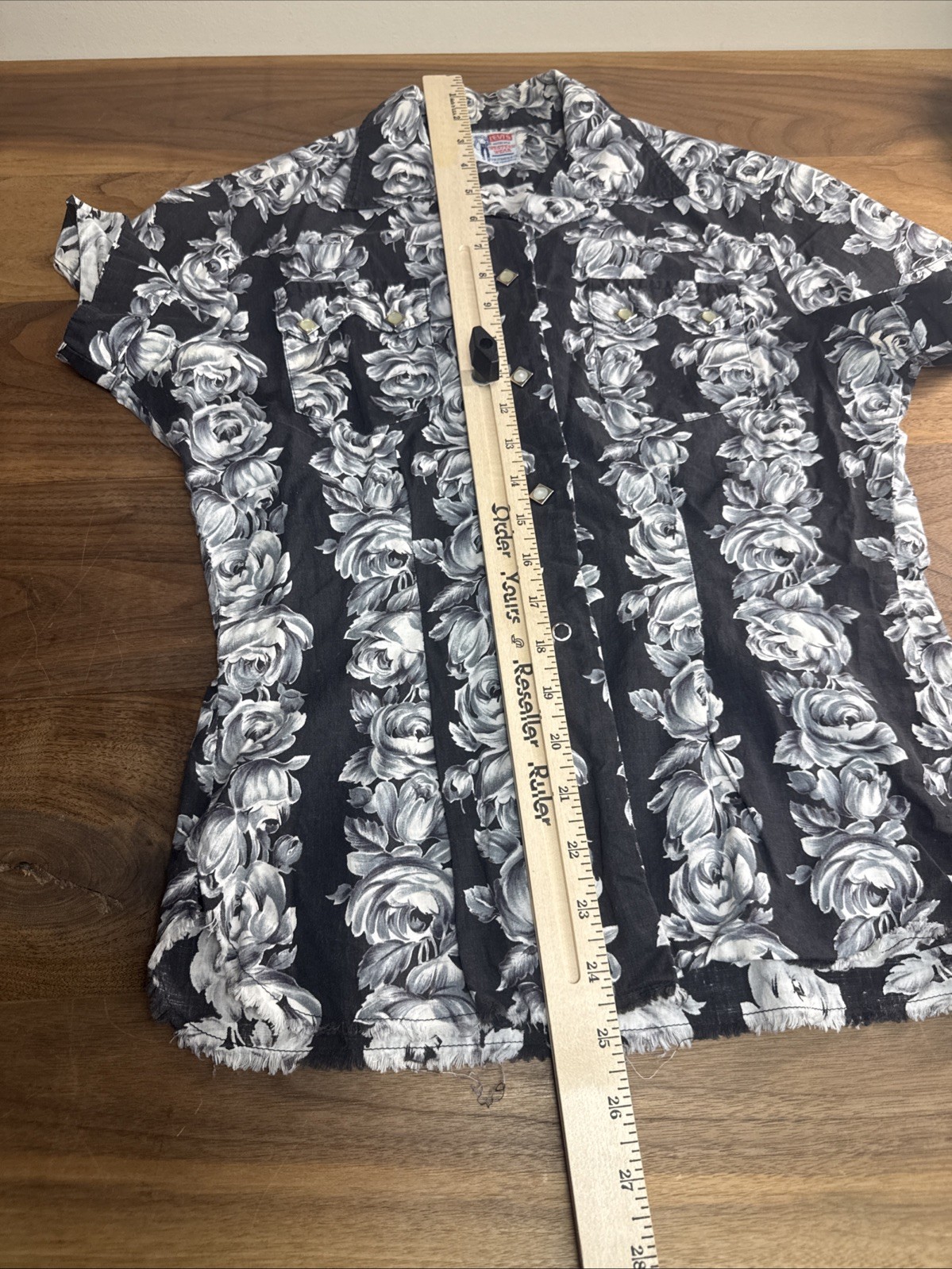 Vintage Levis Western Wear Pearl Snap Shirt Short Sleeve Black Floral Cotton