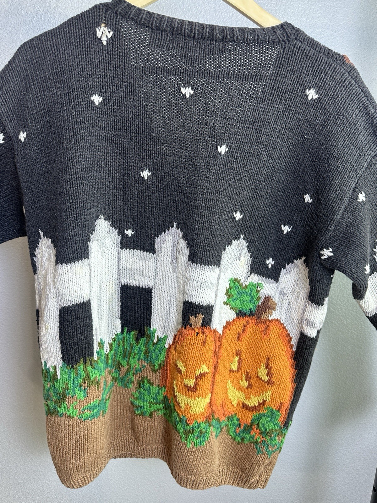 The Eagles Eye Vintage Halloween Cardigan Sweater with Scarecrow & Pumpkin Small