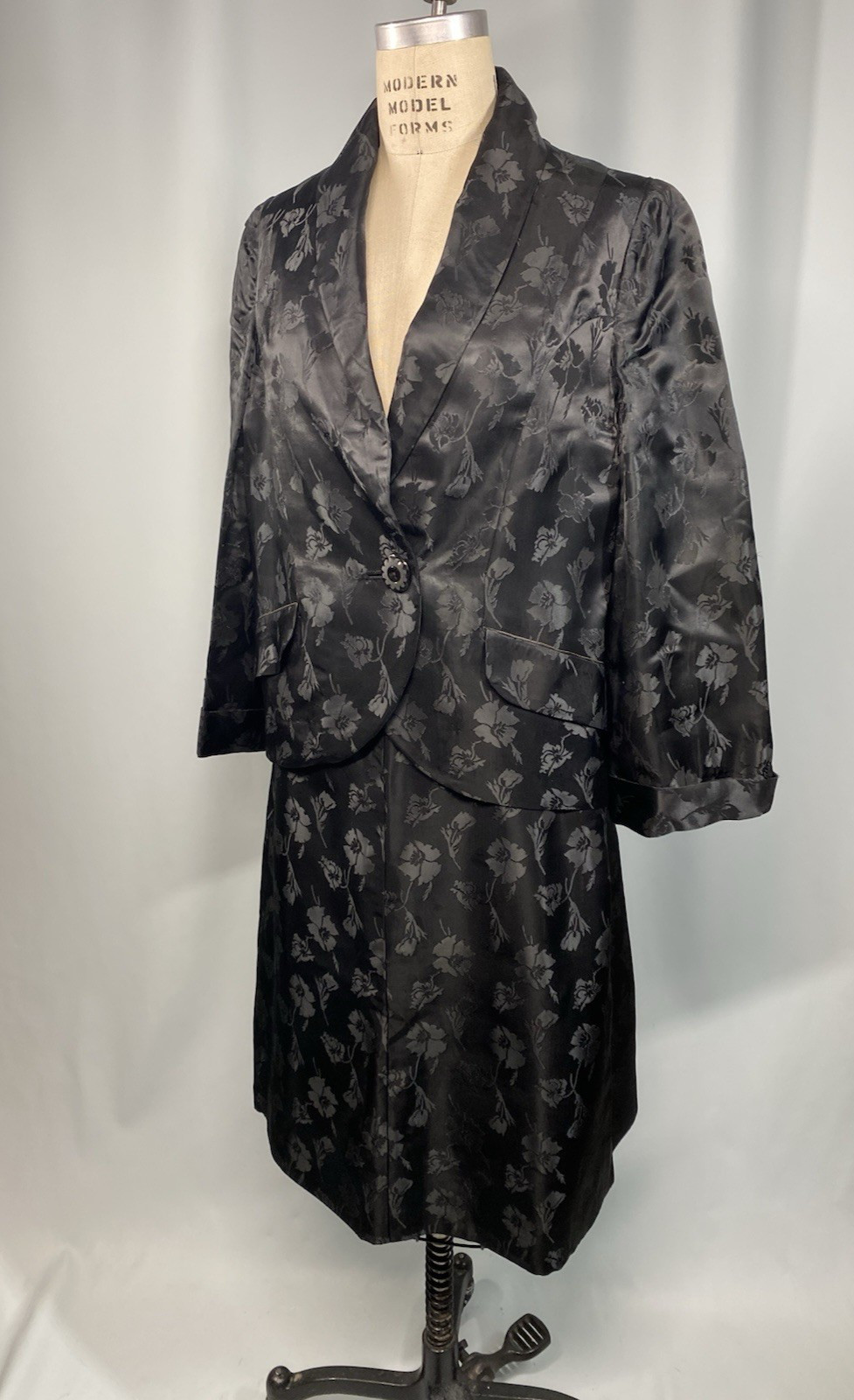 Vintage Skirt Suit SIZE LARGE black jacquard tailored classic 50s 60s goth