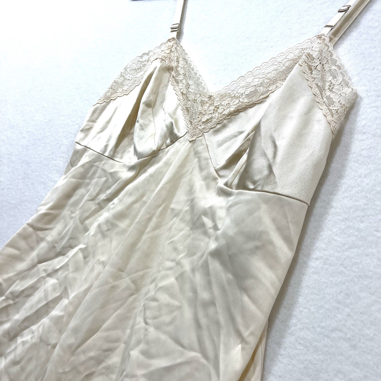 Vtg Vanity Fair Stretchy Slip Dress Lace Trim Fairy Wedding Lingerie 32 L Cream
