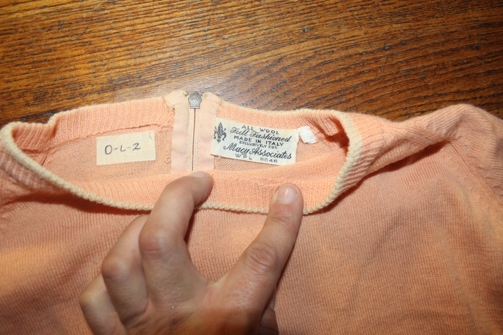 Vintage 1960s Full Fashioned Macy’s Coral Peach Pink Wool Knitted Jumper Top