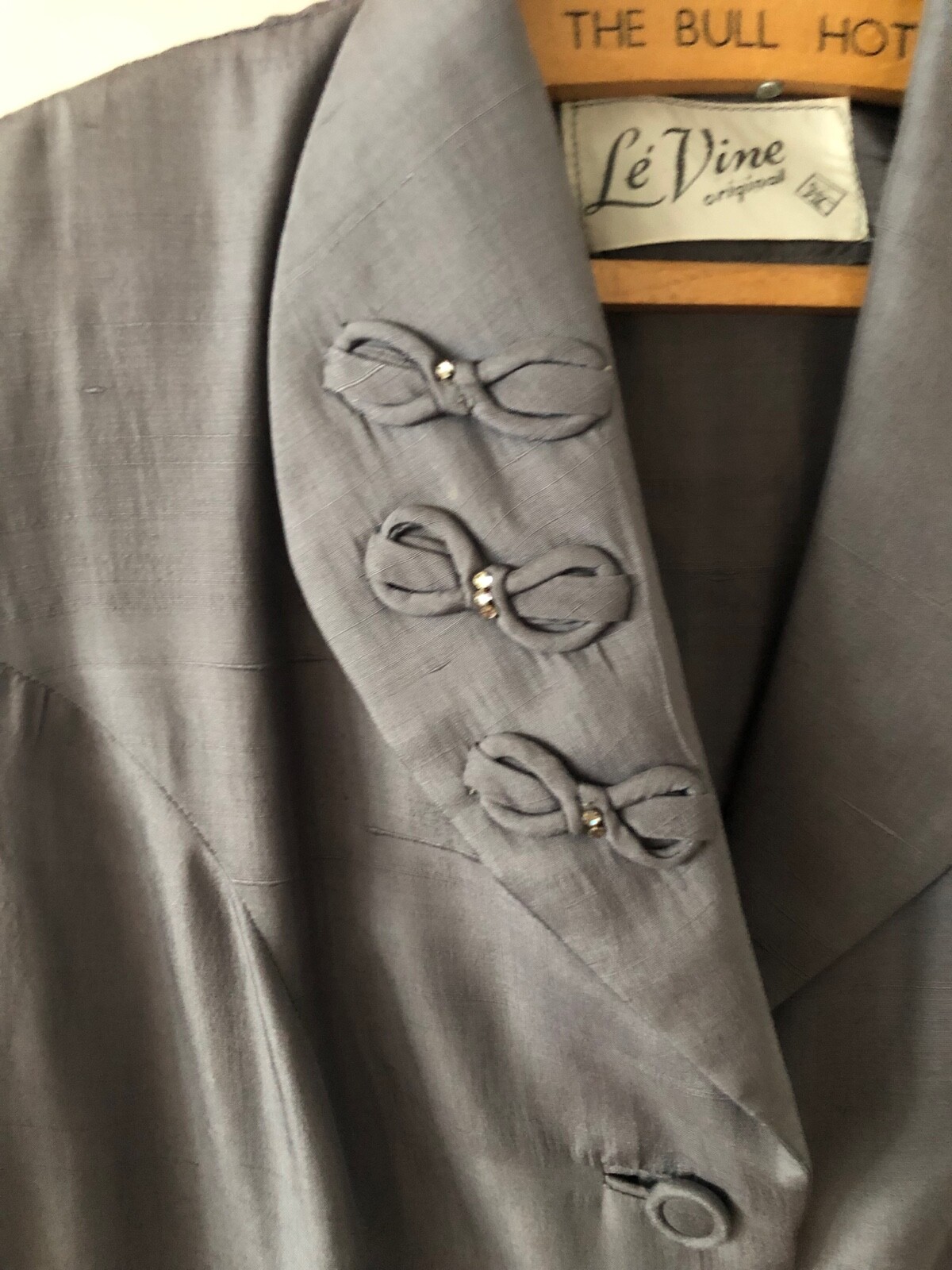 Vtg 40s LE VINE Silver RAW SILK Rhinestone BOW Cuff NIPPED WAIST JACKET Blazer M