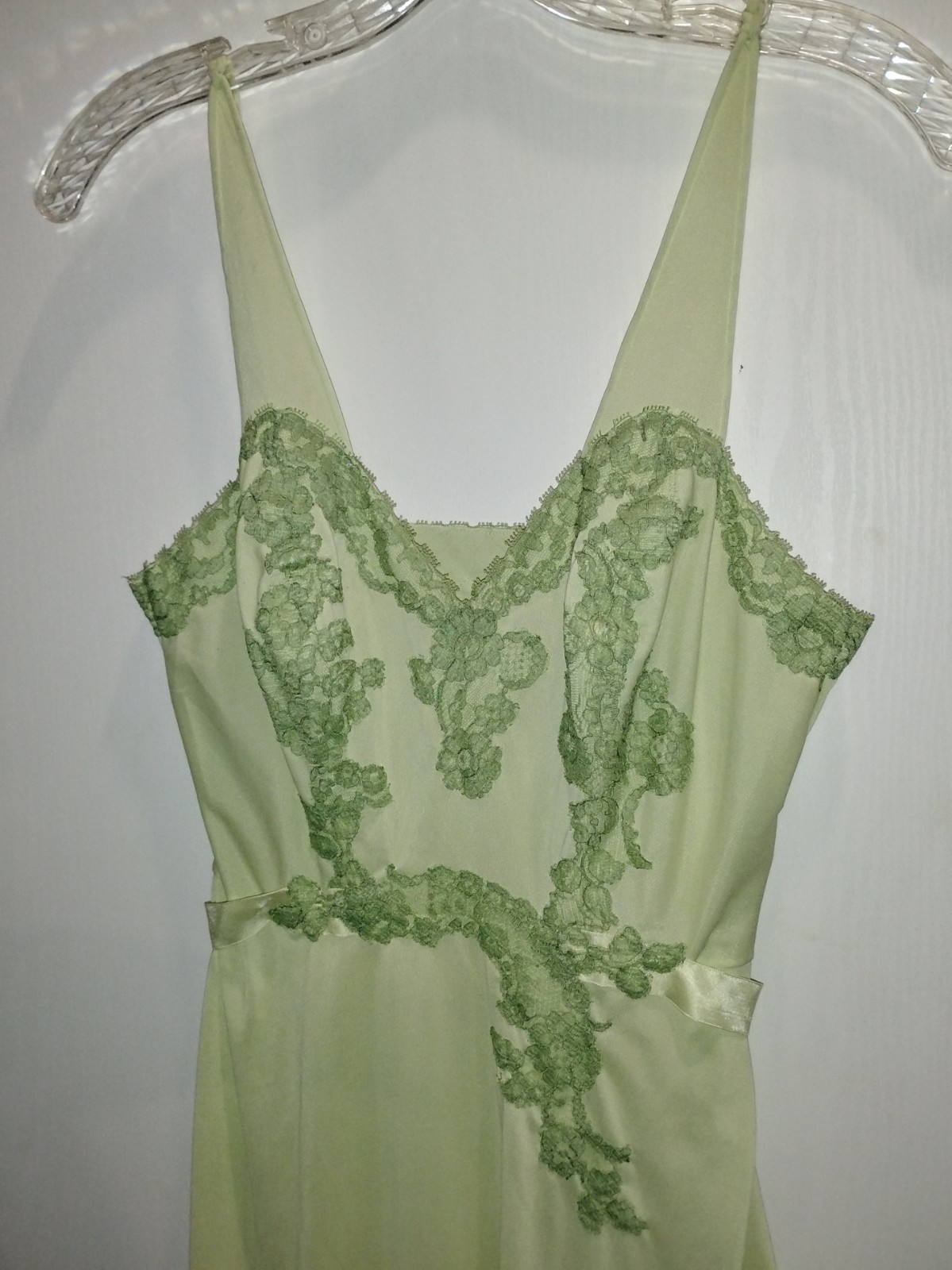 Vintage Von Raalte Chartreuse Sleep Dress w/ Chantilly Lace Appliques