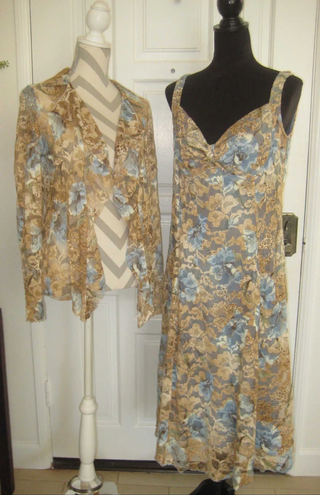 Vintage 80/90s Casadei tans/blues stretch floral lace 2 pcs cardigan dress set