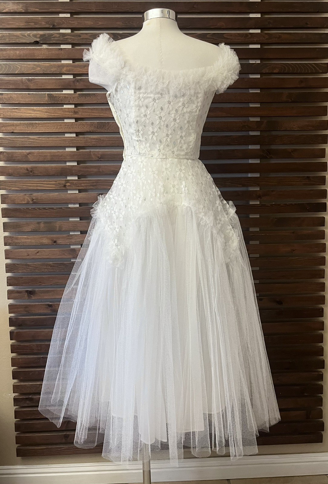 1950s Vintage White & Metallic Silver Tulle Layered Prom Wedding Dress Gown