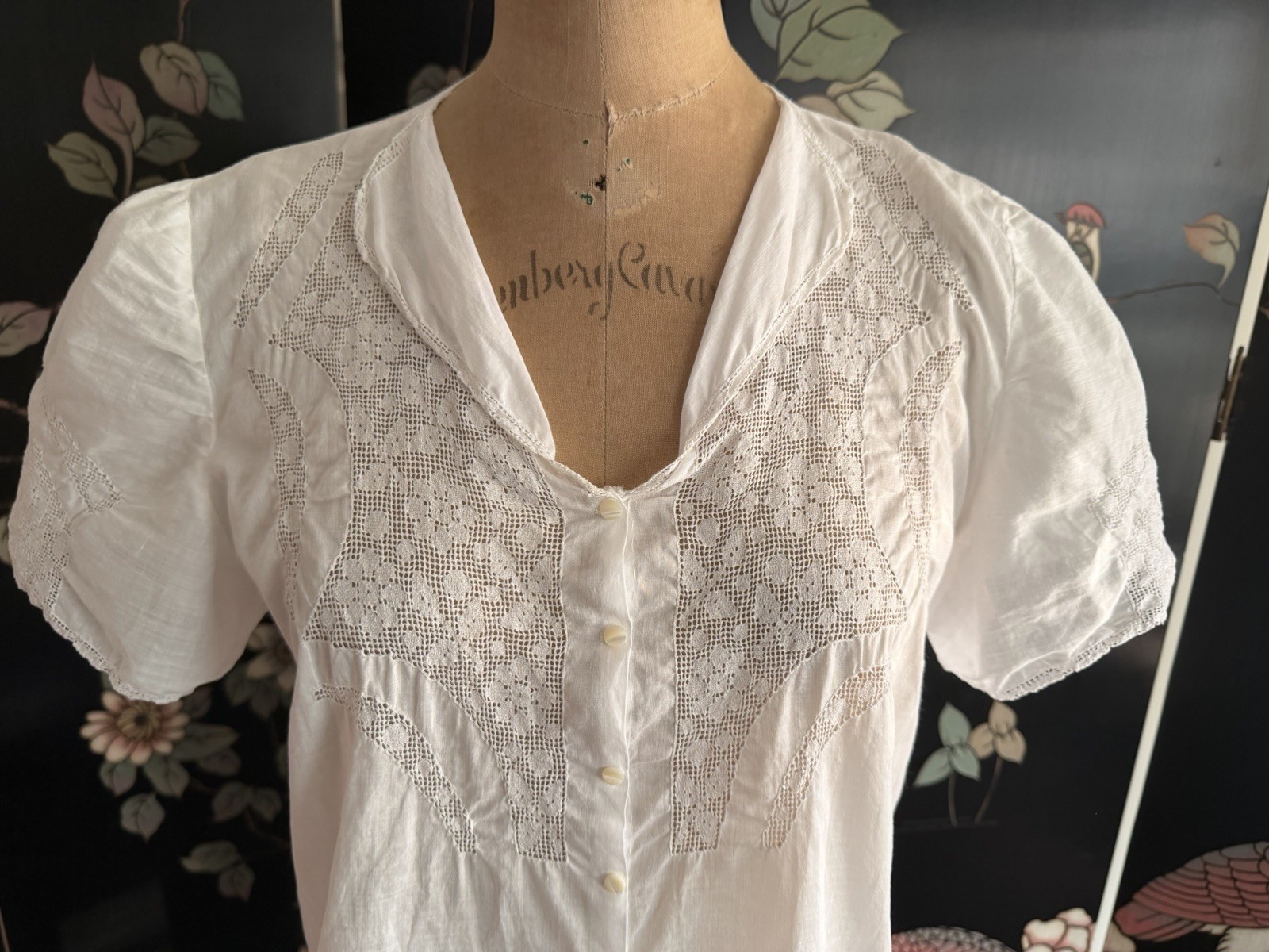Vintage 1940’s White Cotton Blouse Dotted Swiss & Crochet Lace Puff Sleeve Top