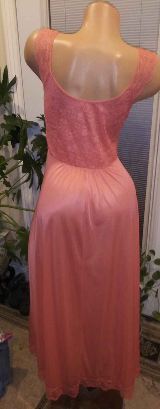 VTG SILKY FROSTED SHINE SHEER CHANTILLY LACE GOWN DRESS NIGHTGOWN 36″ S