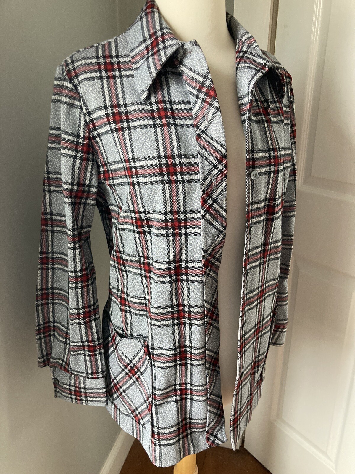 18 Gray Red Plaid Lightweight Barn Jacket Vintage 70s Shirt Stretch knit Top