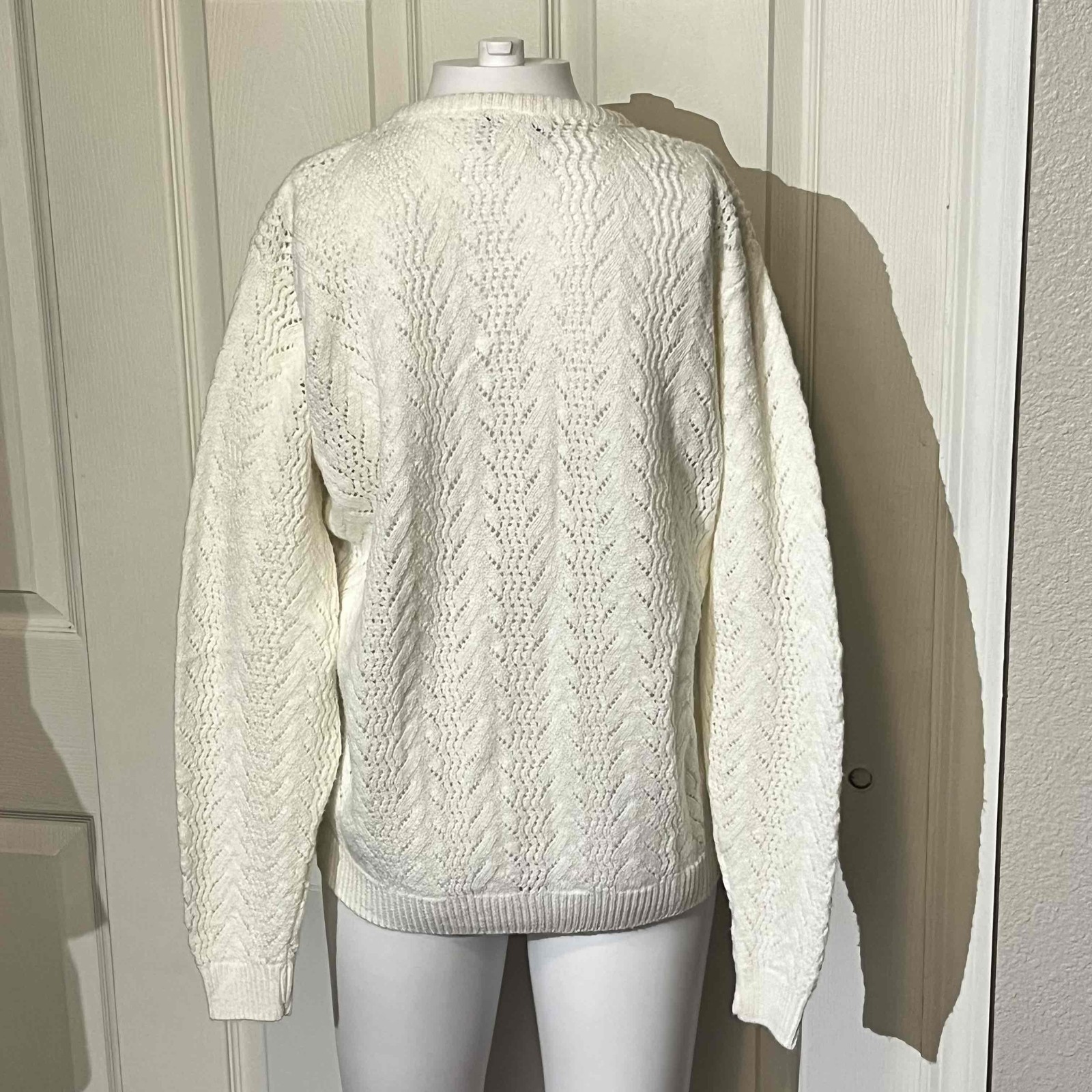 Jolie Vintage 1960s White Knit Button Up Long Sleeve Cardigan Sweater