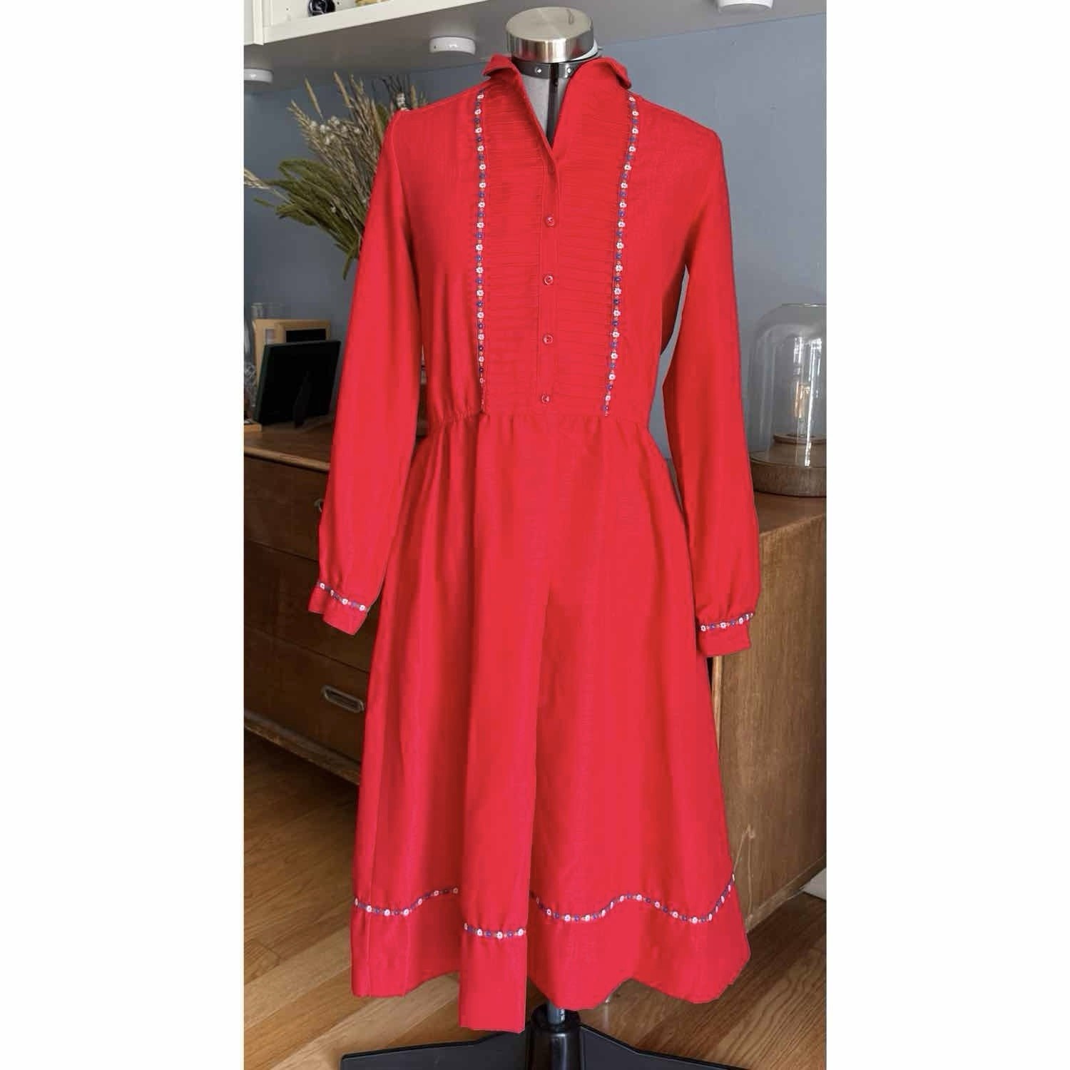 Vtg Lanz Originals Red w/ Floral embroidered Midi Dress Pin-tuck pleats M