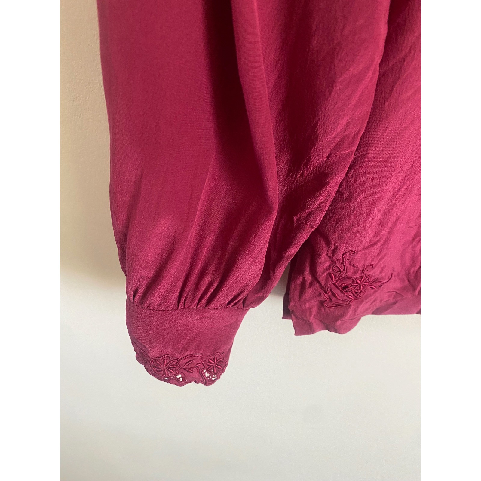 Peony Vintage 100% Silk Hand Embroidered Blouse Magenta Pink Floral Cutout Sz 34