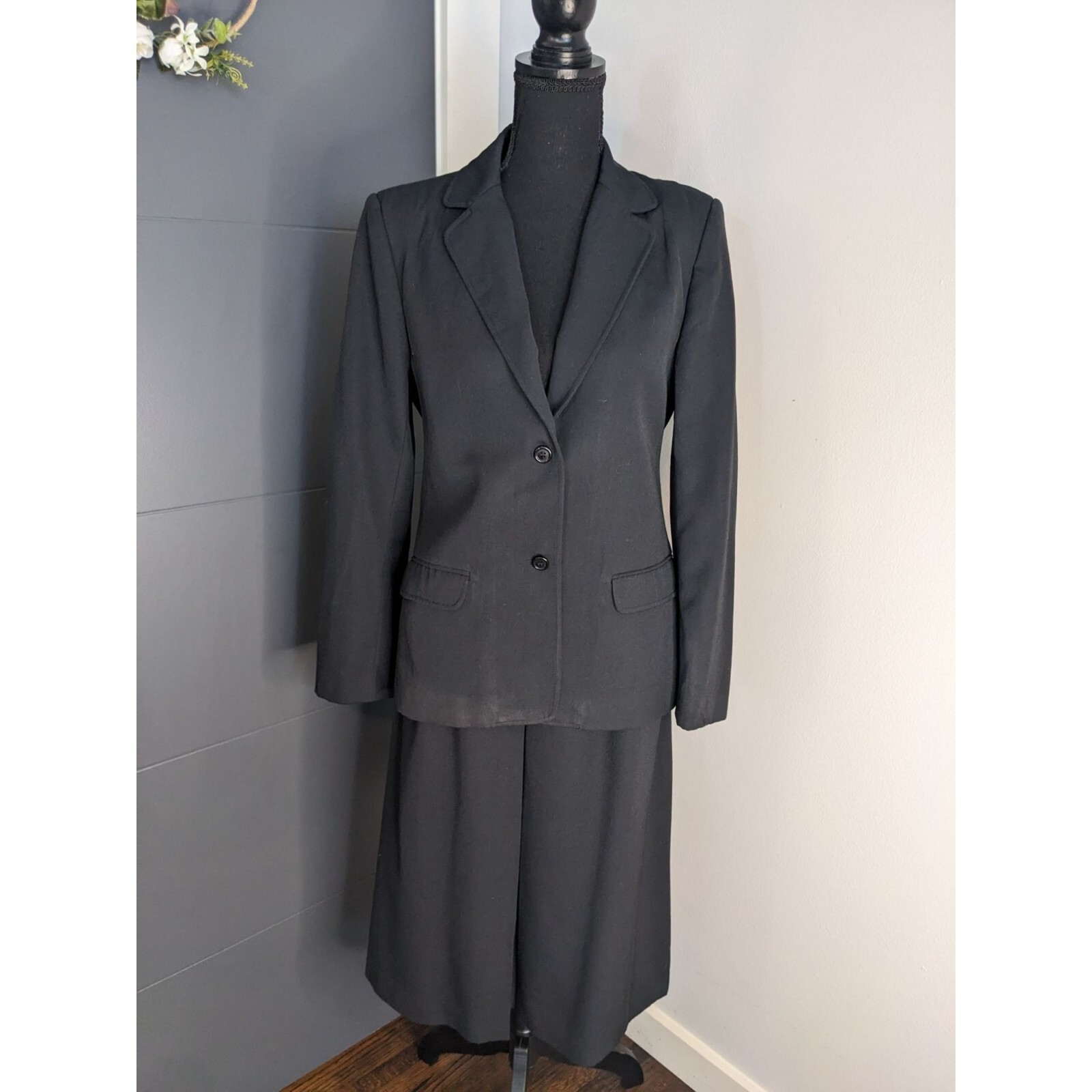 Vintage 1980’s Halston III Skirt Suit in Black – 10/12