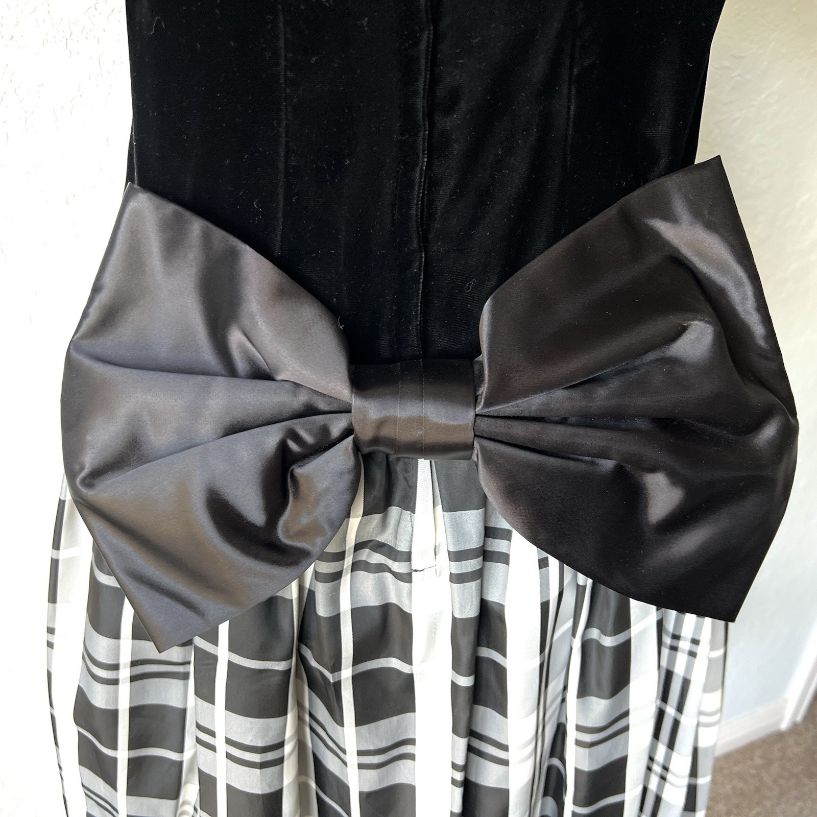 VTG 80’s ACT 1 New York Black Velvet & Taffeta Dress Satin Back Bow Sz 9-10 USA