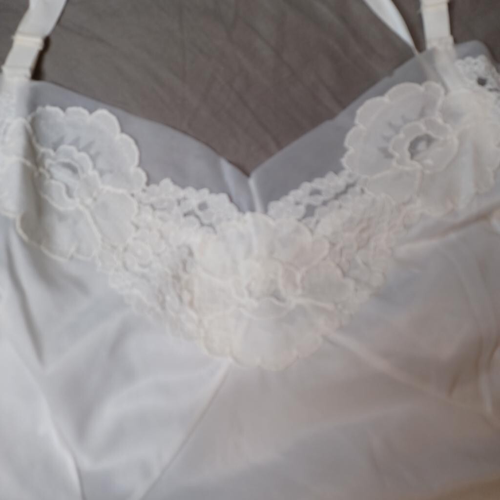 Vintage CAROL BRENT Slip Dress Size 32 26 1/2 Lingerie Sissy 60’s White Lace