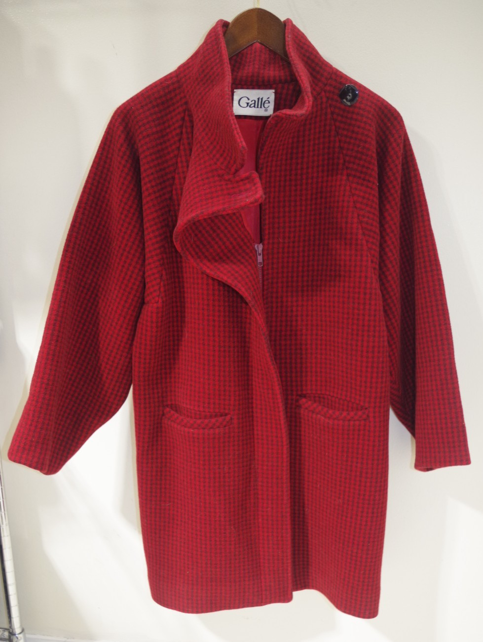 H6 Size 4 GALLE’ Awesome Vintage Coat Red & Black 100% Wool Check Anglo Fabrics
