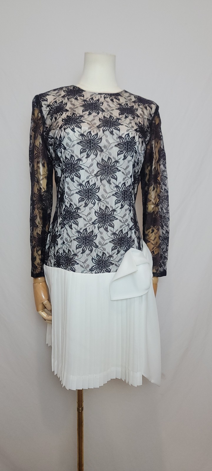 Vintage 1980s Black White Floral Lace Pleated Skirt With Bow Accent