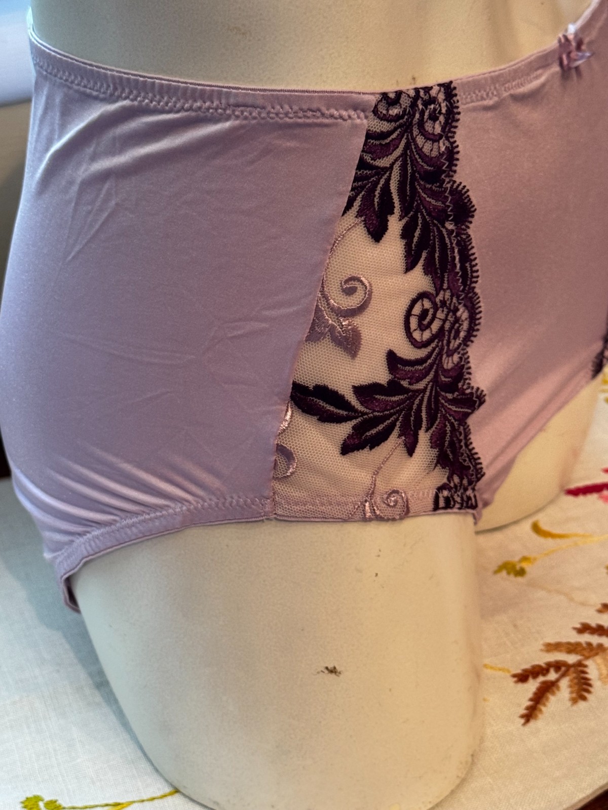 VINTAGE SOMA ~ FAIR ORCHID PURPLE ~ SENSUOUS LACE MODERN BRIEF PANTIES ~ MEDIUM
