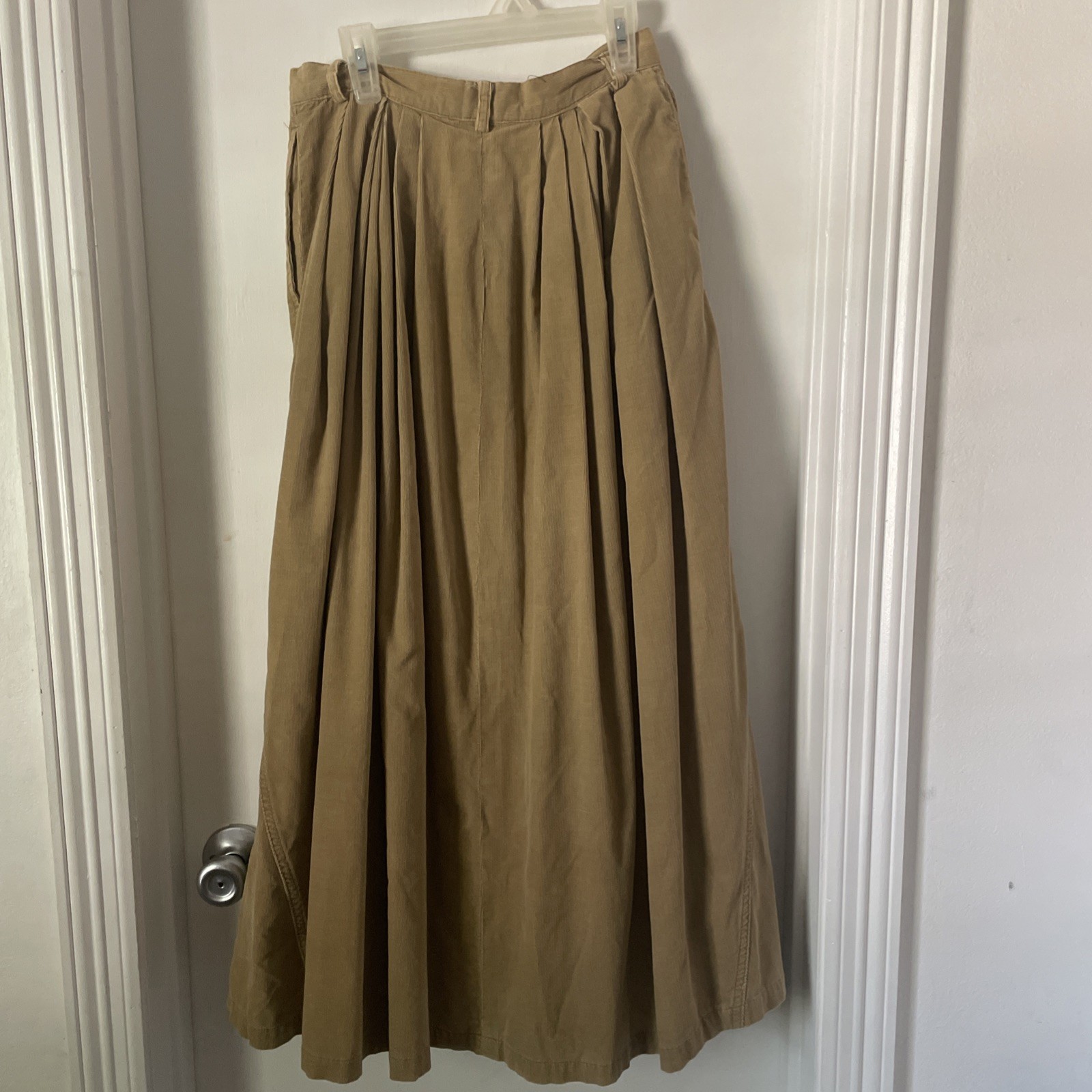 Outback Red VTg Corduroy Skirt Size 6 Beige