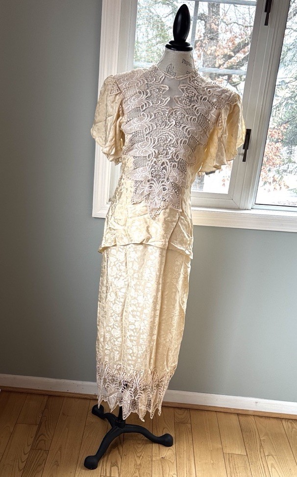 Digna Yero Vintage Jacquard Silk Ivory Lace Victorian Fairycore Wedding Dress