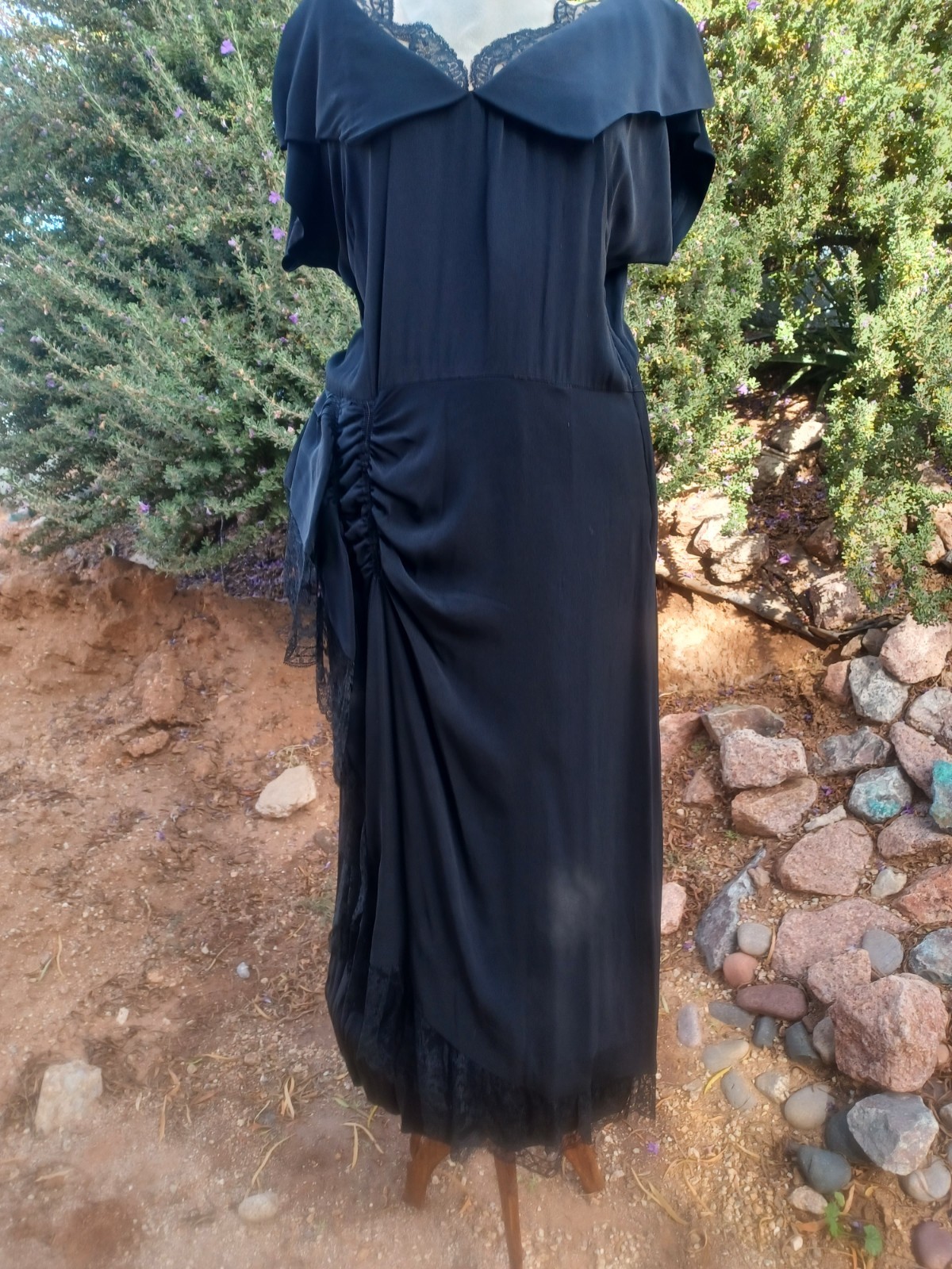 Vintage 1940s Black Cocktail/Wiggle dress with nude-color and lace accents