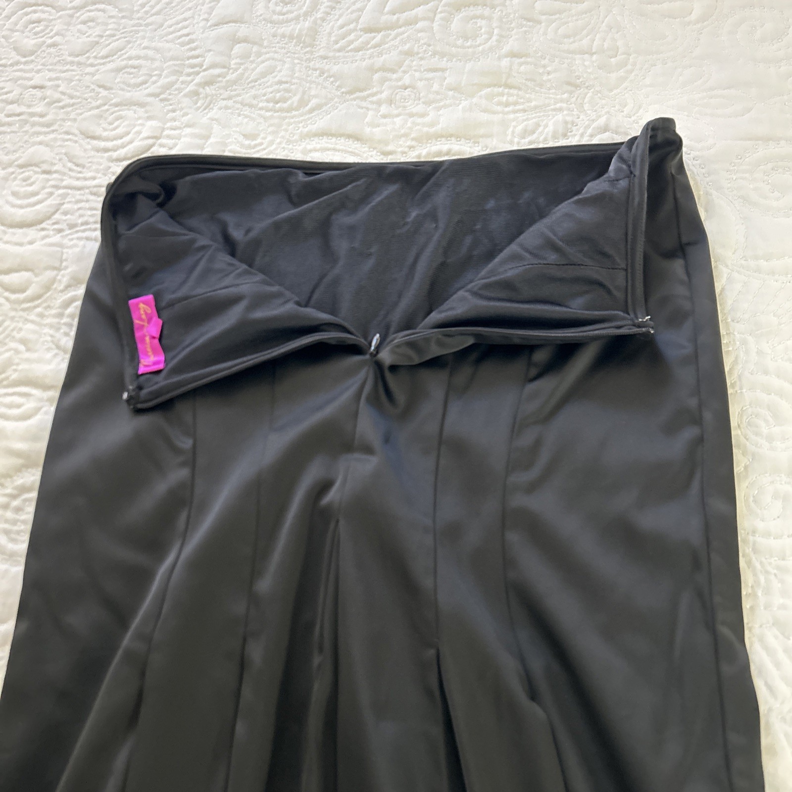 Vintage Narcisa Lang Skirt Women’s Size 12 Black Pencil Front Pleated Rear USA