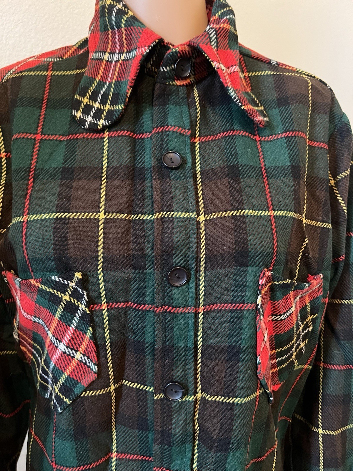 Vintage 1970s Green/Red Tartan Plaid Wool Blouse Women’s L Wide Collar Pockets