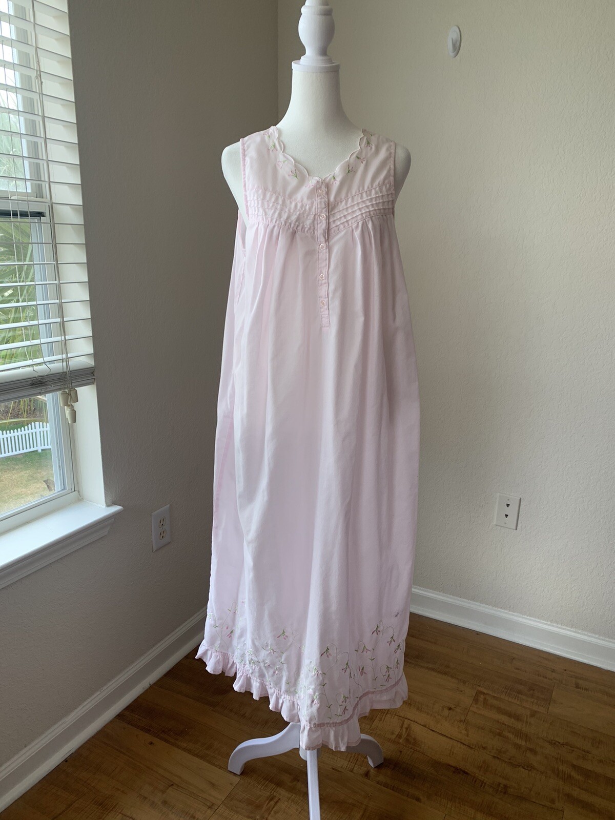Vintage Carroll Reed Pink Floral Scallop Embroidered Night Gown Small 80’s