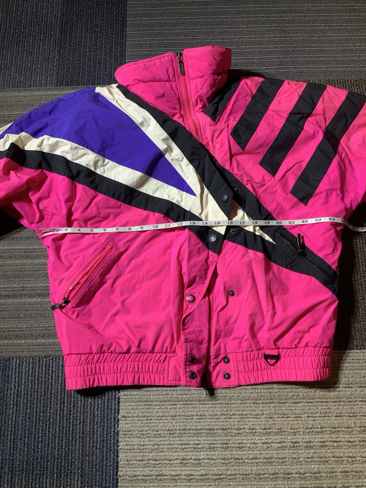 Vintage Womens Tyrolia by Head Size 10 Snow Ski Jacket in Pink