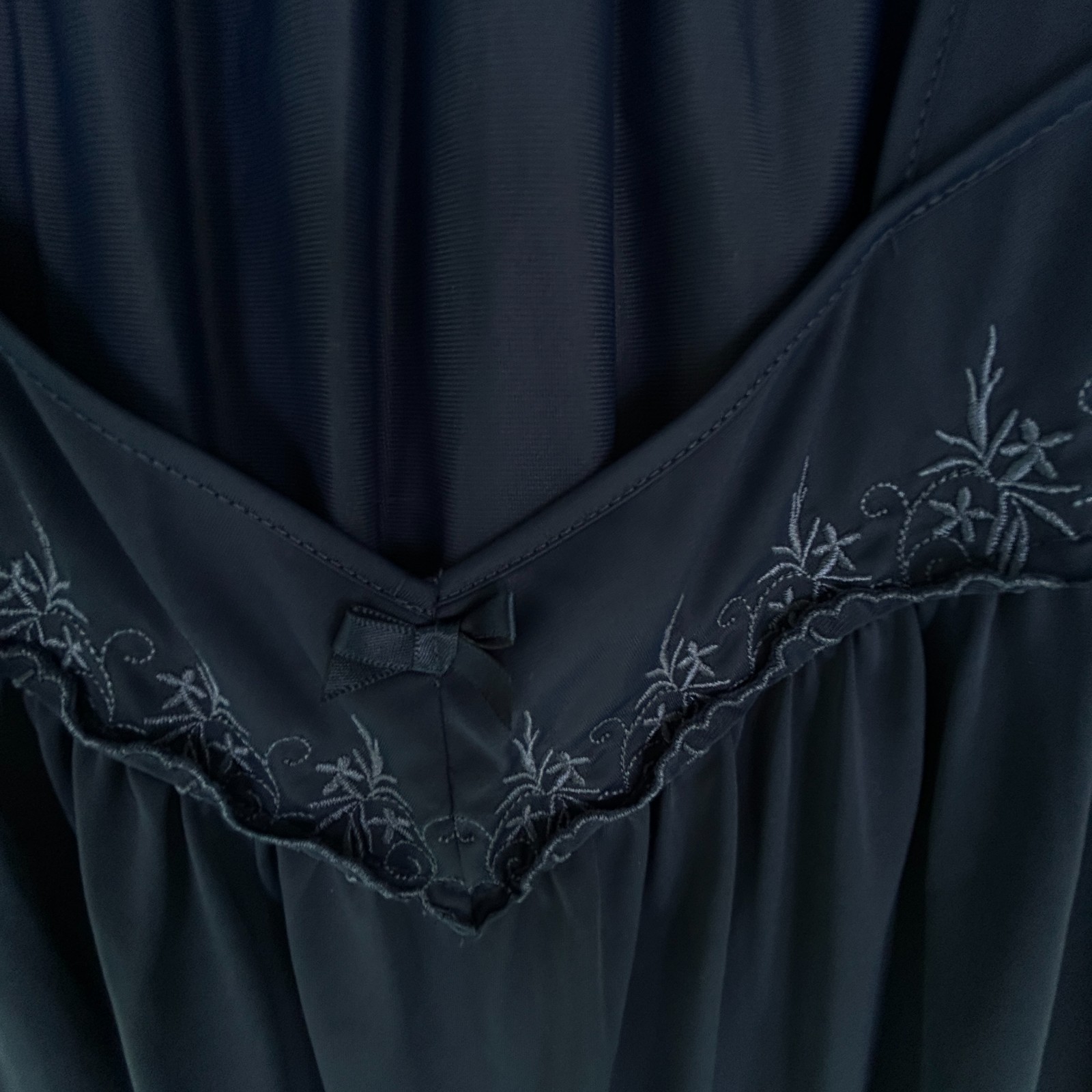 Miss Elaine Essentials Dark Blue Nylon Embroidered Nightgown Size PL Chest 42″