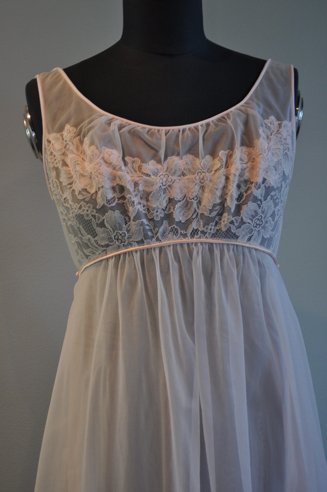 Vintage Vanity Fair 2 piece Peignoir Set Sz 32 Pink Double Layer Chiffon