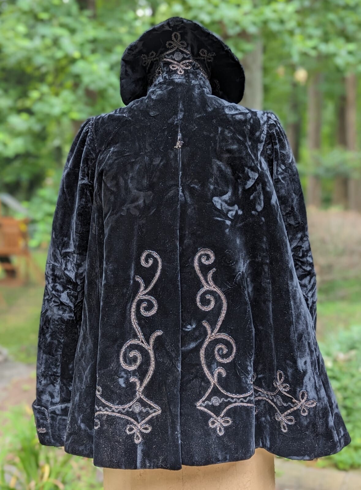 VICTORIAN 19TH C BLACK PLUSH VELVET JACKET W SOUTACHE & JET BEAD DETAIL
