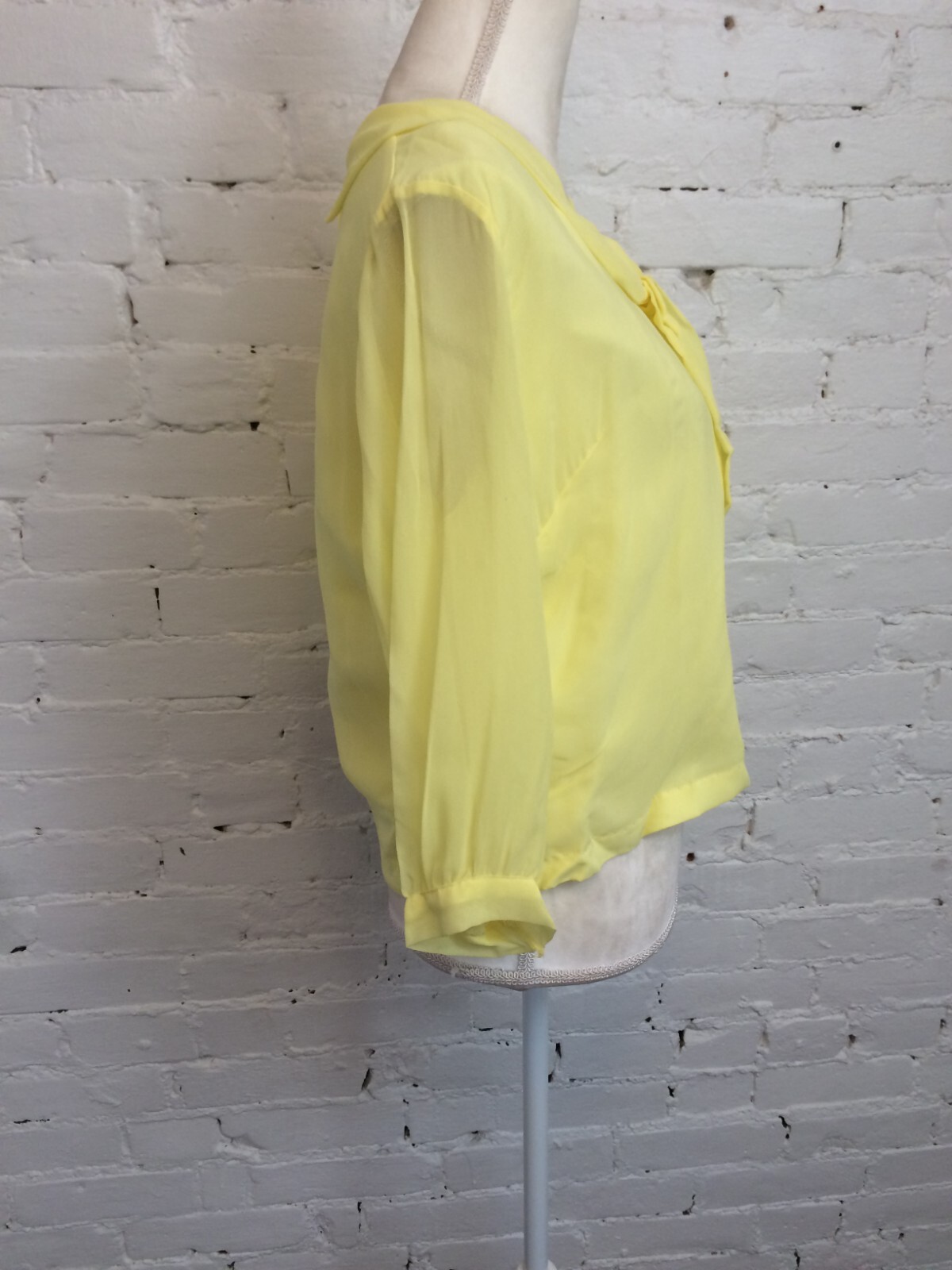 Collegiana vintage 60s 3/4 sleeve tie neck crepe blouse yellow small secretary