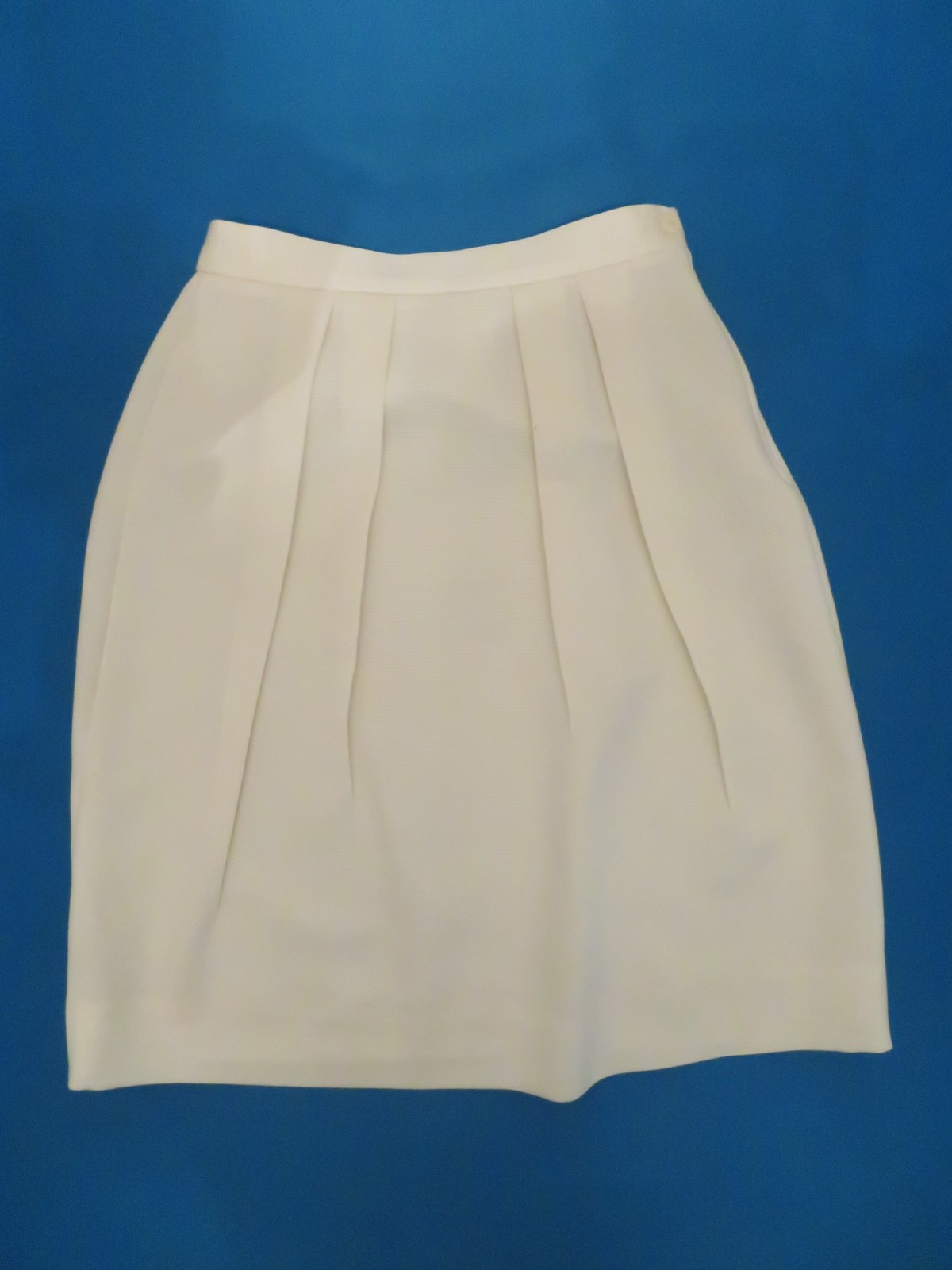 VINTAGE Donna Morgan Skirtsuit. Black Velvet Jacket. Cream/Ivory/Off-White Skirt