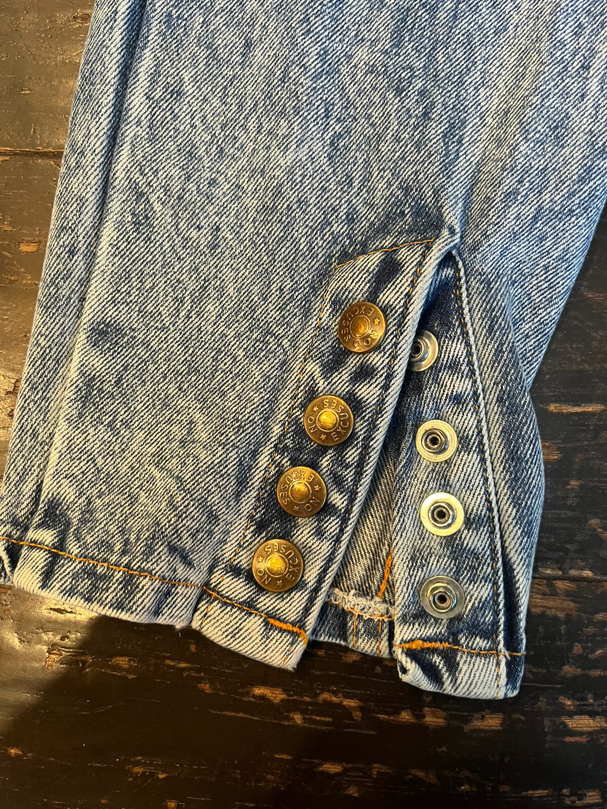 Vintage No Excuses Collection Women’s Light Wash Jeans W/ Buttons Size 11
