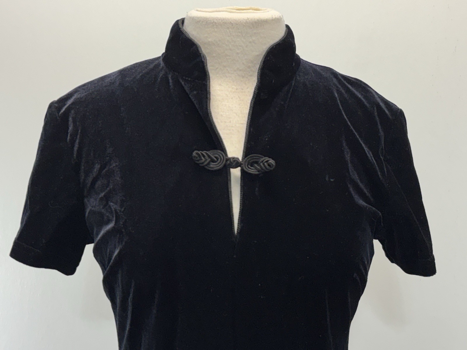 Vtg Dressing Clio Velvet Velour Midi Dress Sz Medium Black Asian Goth Witchy USA