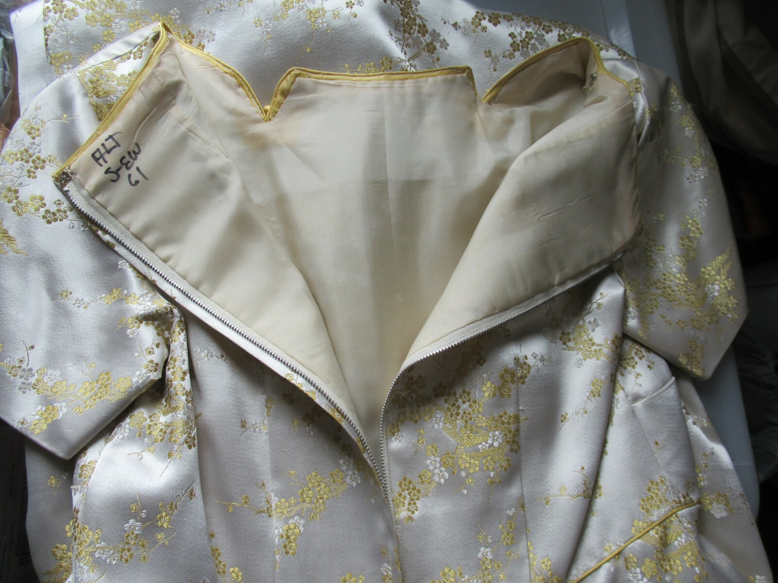 50’s Vintage Asian White Gold Cherry Blossom Embroidery Toggles Formal Dress M