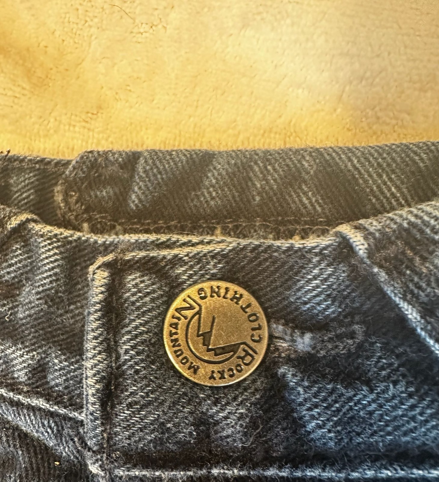 13/32 Vintage Rocky Mountain Clothing High Waisted Western V-Yoke Jeans