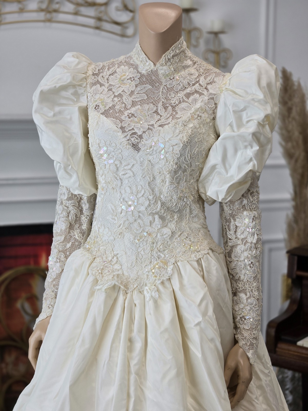 Demetrios Vintage 80s Ivory Alencon Lace Taffeta Long Sleeve Wedding Dress sz 10