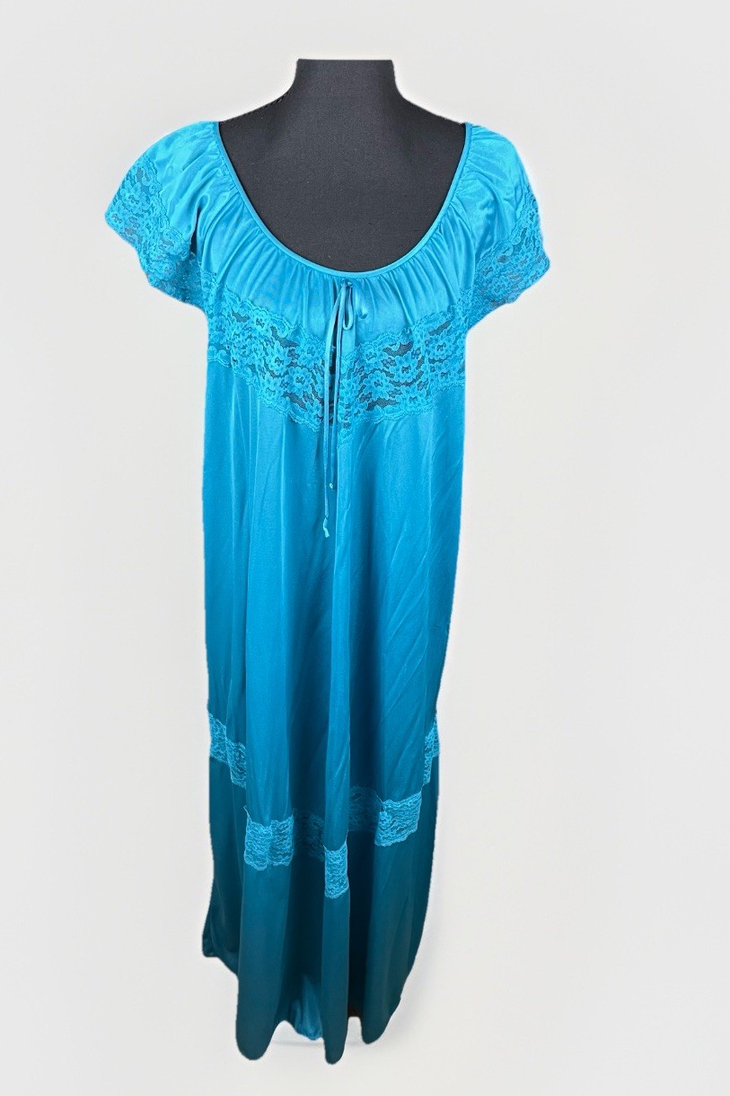 Vintage Susan Lisa Full Nylon Lacy Nightgown in Turquoise Blue Size Medium 46”