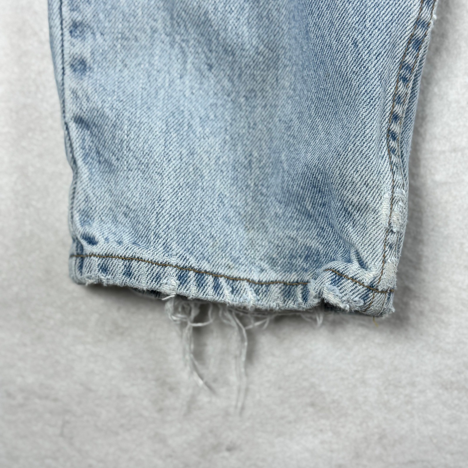 Vintage Levis 550 Relaxed Fit Tapered Leg Jeans Light Wash Denim 15 LNG Canada