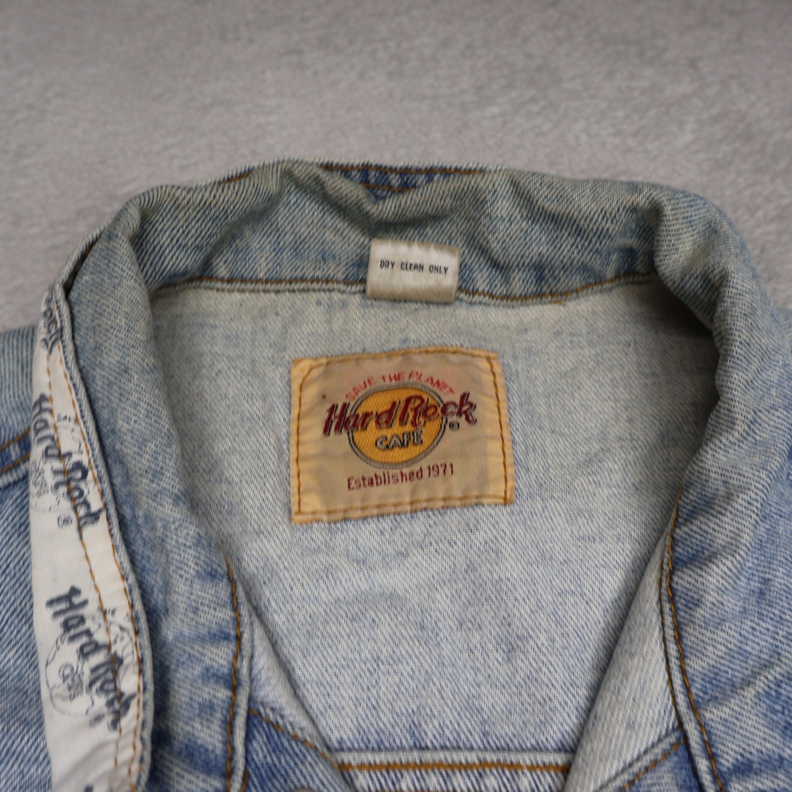 Hard Rock Cafe Jacket Women? Large Light Wash Denim Classic Trucker Retro VTG