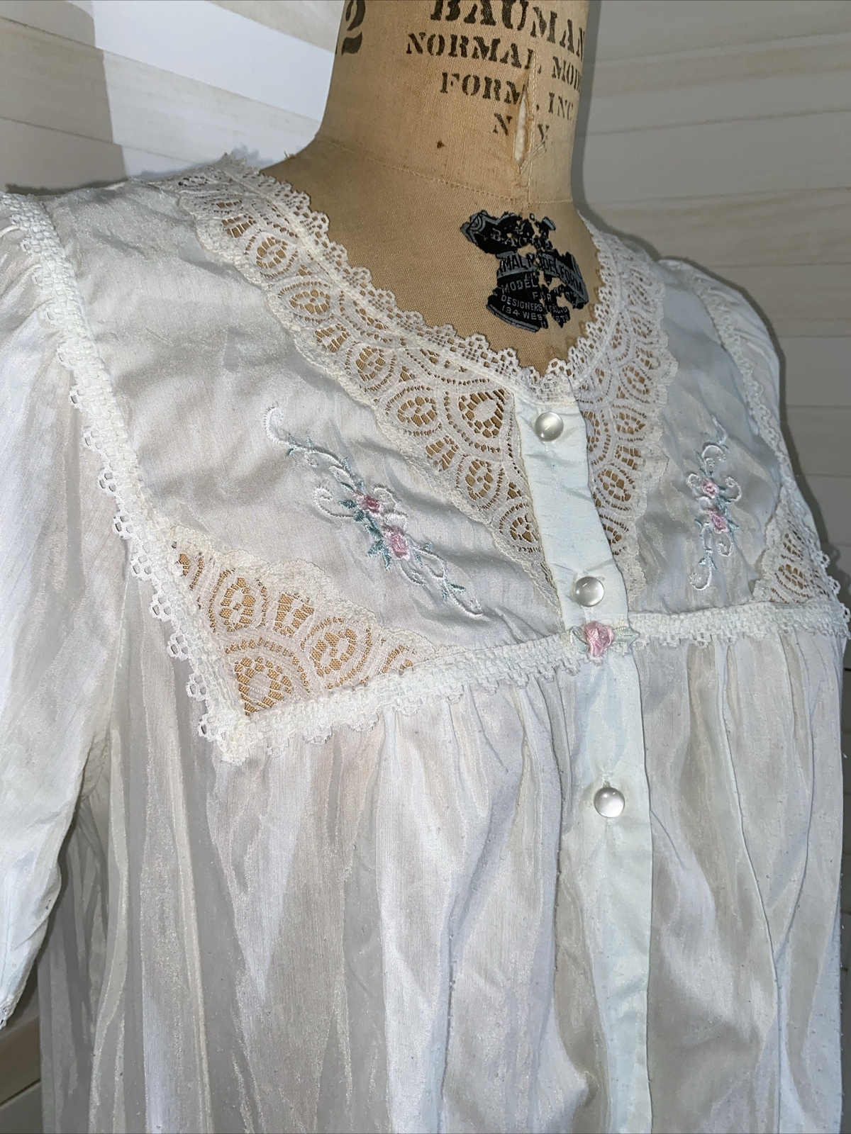 Vintage Vanity Fair Ladies 100% Cotton Lt.Green Short Sleeve Nightgown USA Large