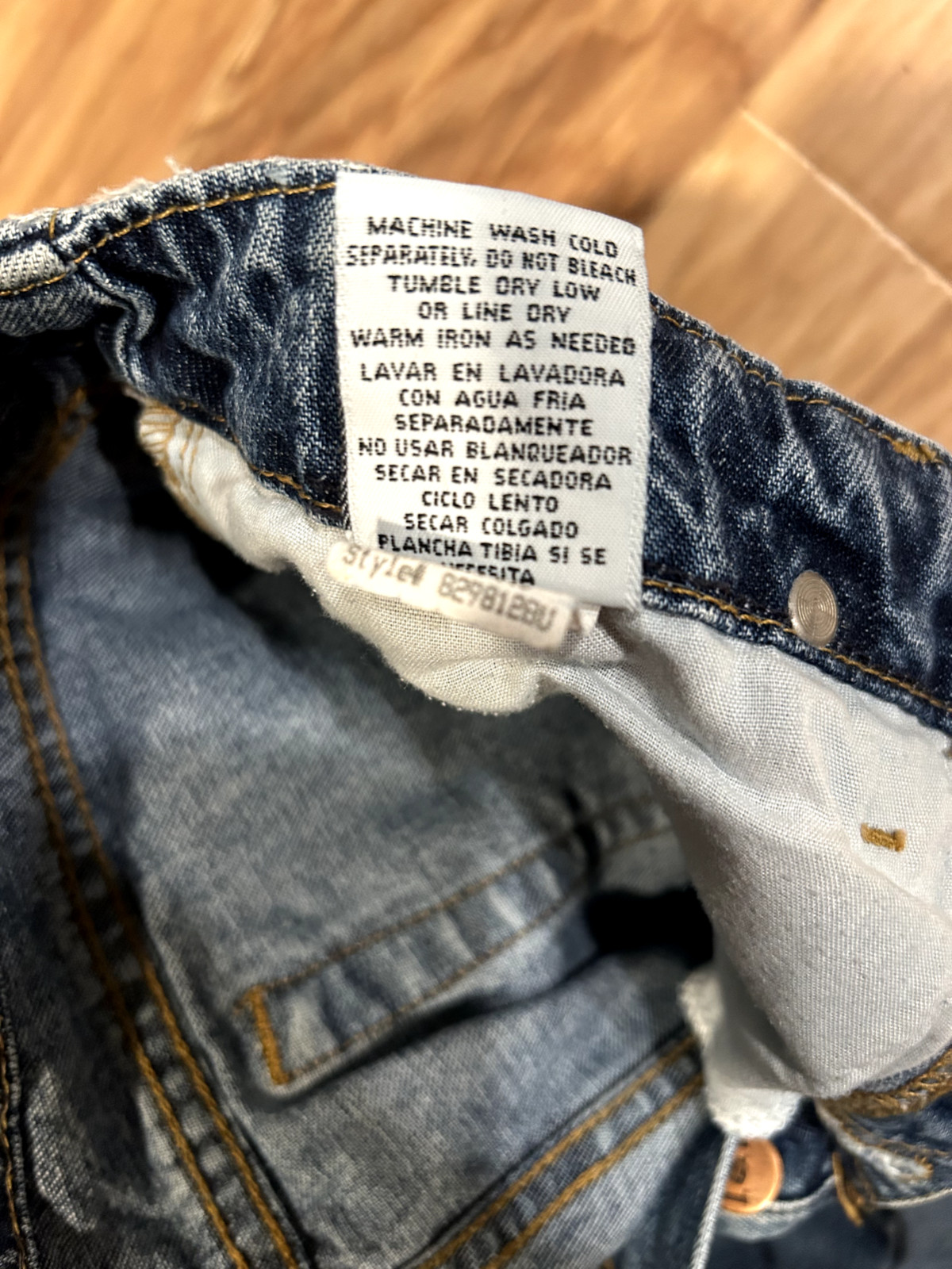Vintage Y2K LEI Cropped Jean Capris With Button Fly Medium Wash Low Rise Size 5