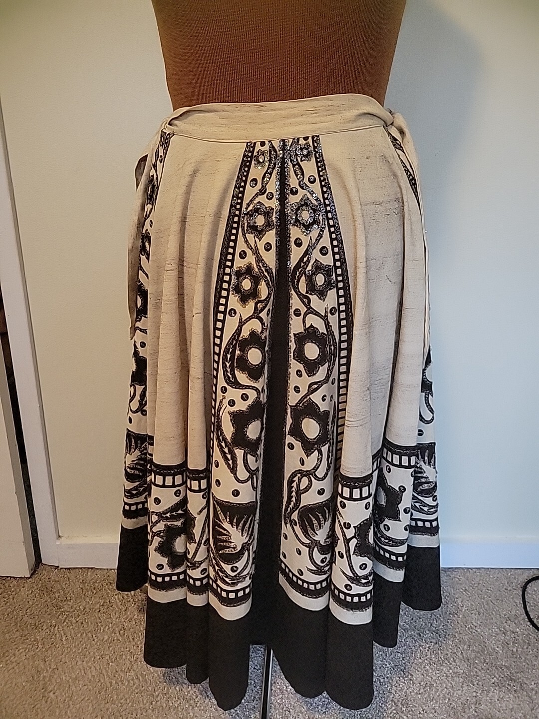 Vintage Maya De Mexico Hand Painted Senorita Skirt Cream Brown Sequins