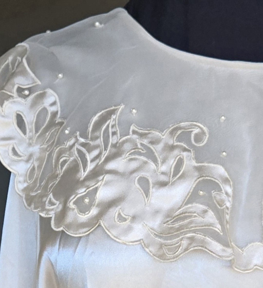 1980s LAURA AND JAYNE Poly Blouse Victorian Lace Embroidered Pearl Collar Sz 16