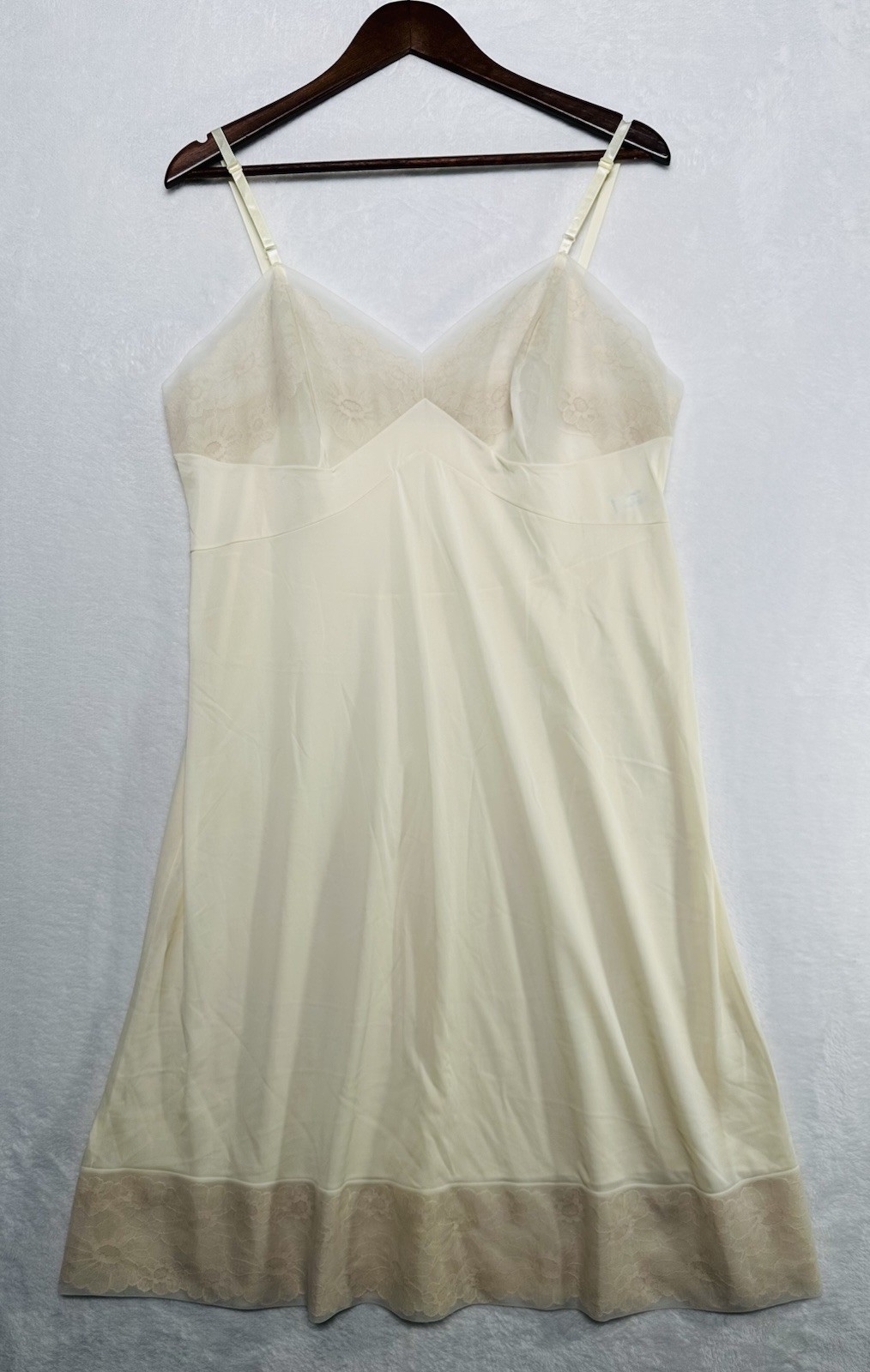 Vintage Vanity Fair Ivory Floral Lace Trim Antron III Dress Slip Women’s Size 40
