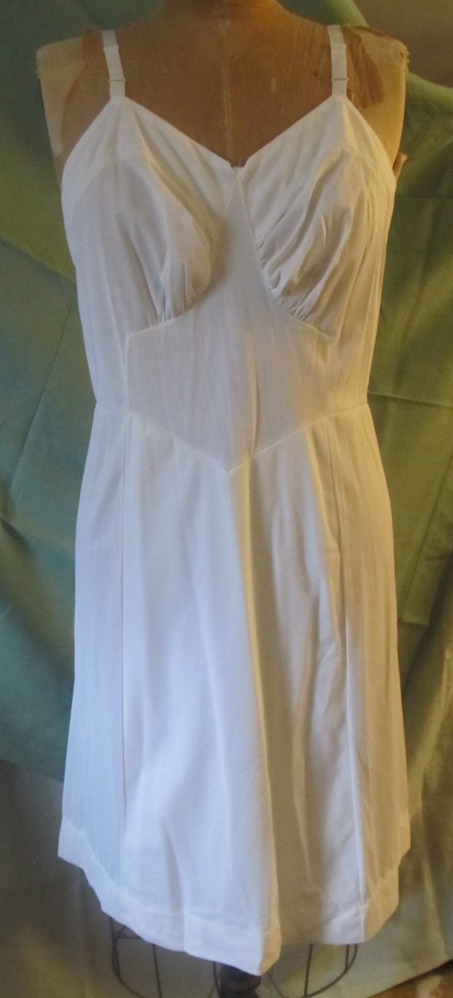 Vintage 60’s white nylon Glamour Girl classic pin-up slip