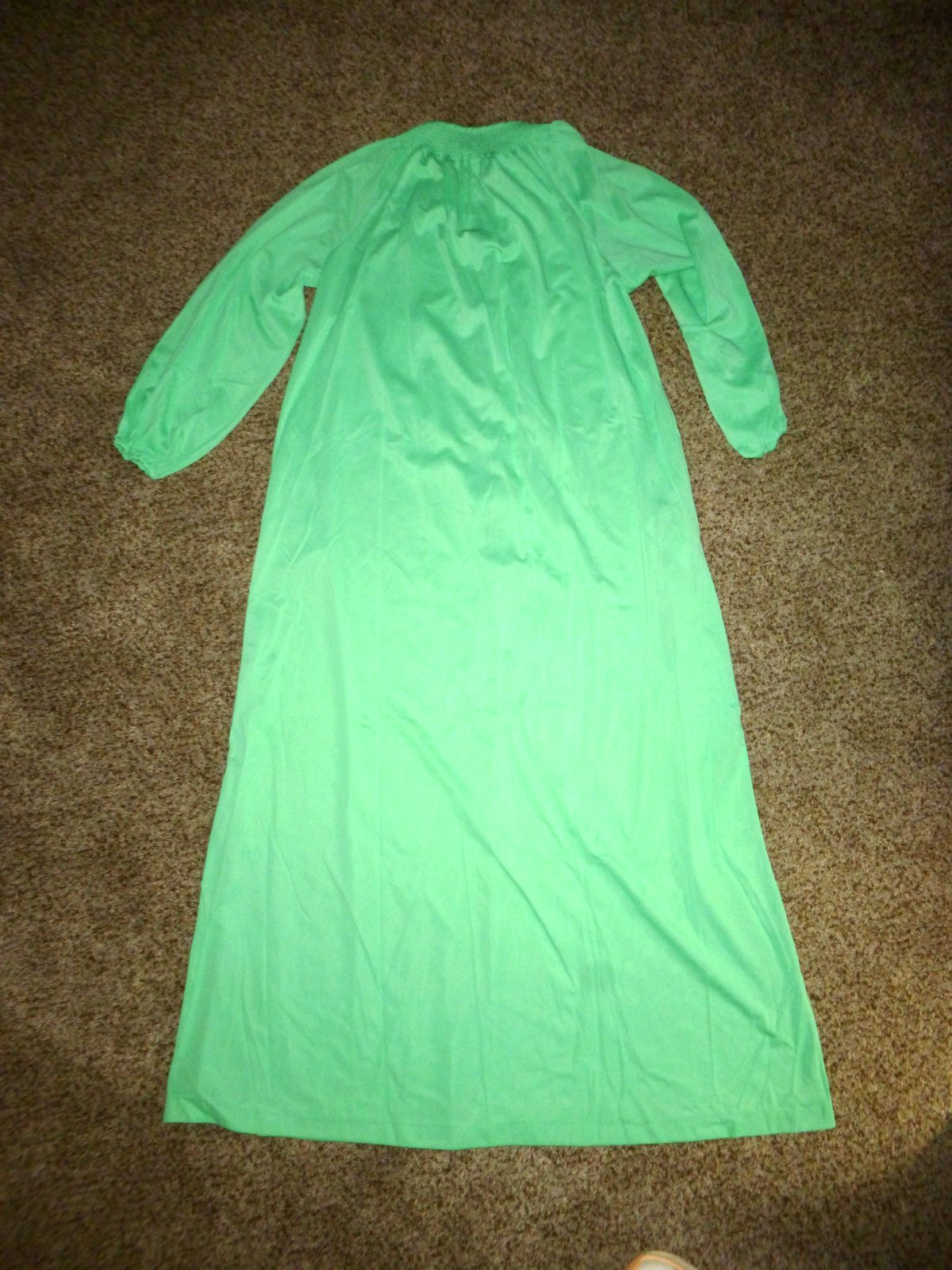 Vintage 70’s Evelyn Pearson Mint Green Half Zip Nylon Robe Nightgown Smocked M/L